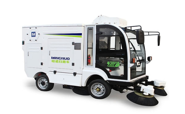 木垒四轮扫路车MN-S1800配备240L标准垃圾桶